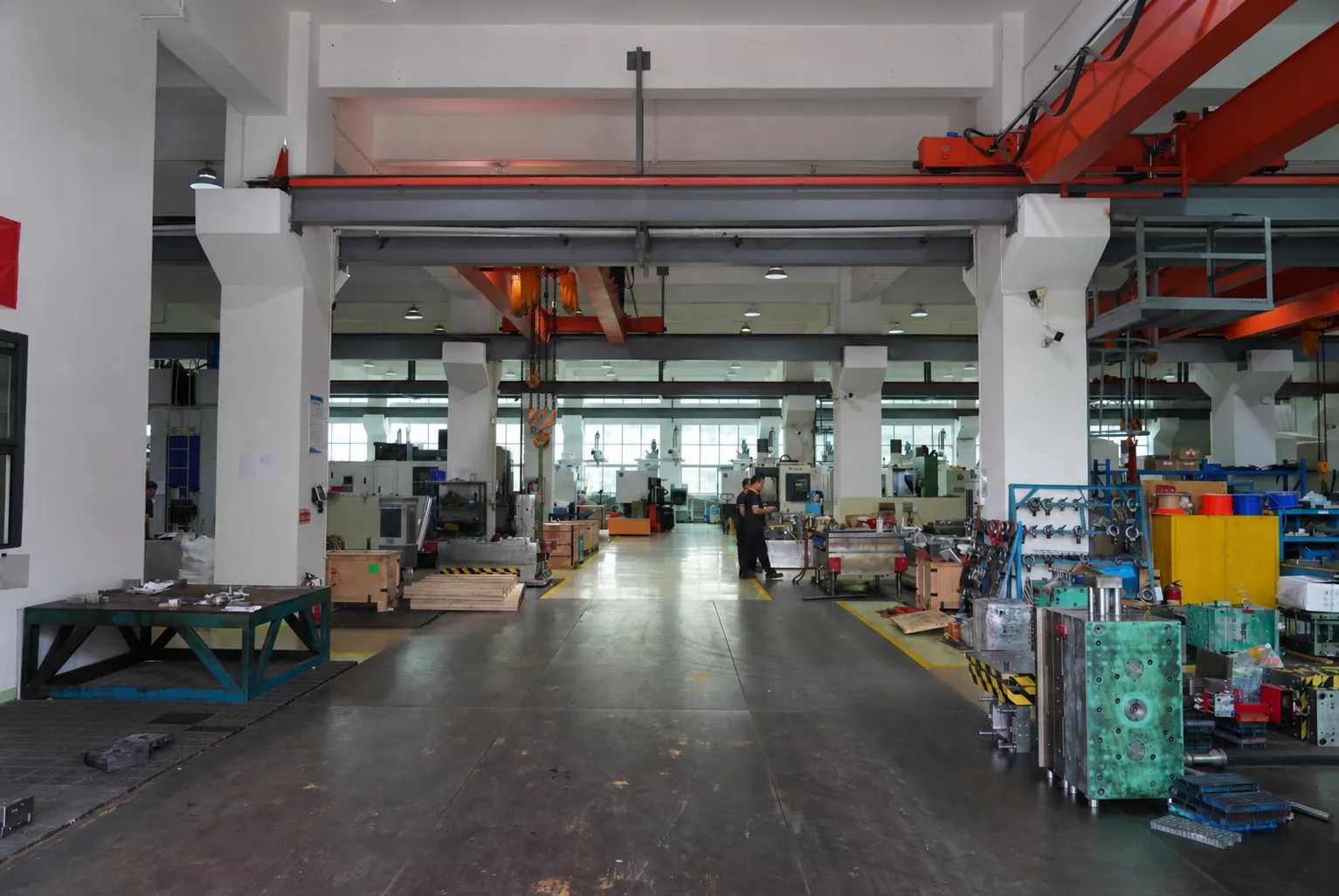 Tec-Shine mold manufacturing workshop in Shenzhen